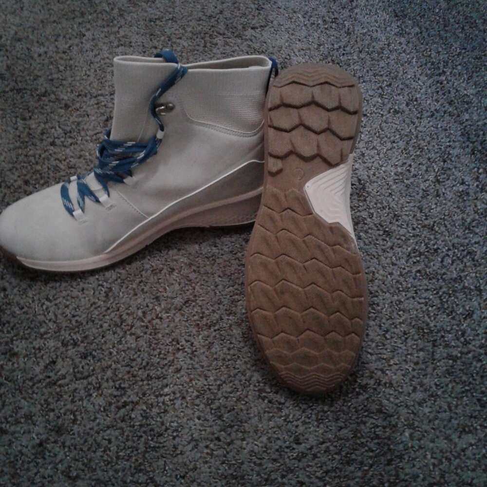 Maurices Boots Beige with Greenish laces SIZE 10